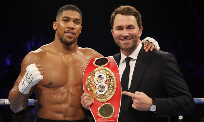 Anthony Joshua y Eddie Hearn (Sky Sports)