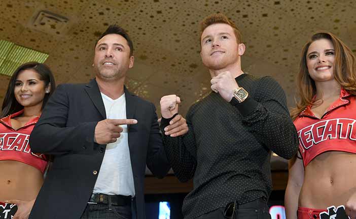 De la Hoya y "Canelo" - PHOTO CREDIT: NAOKI FUKUDA