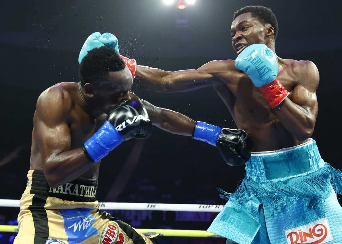 Abdullah Mason vence a Jeremia Nakathila