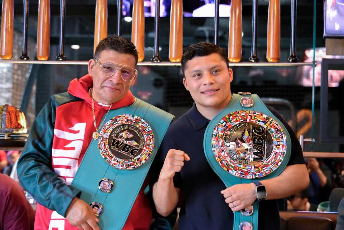 Isaac Cruz (Padre) junto a su hijo Isaac “Pitbull” Cruz